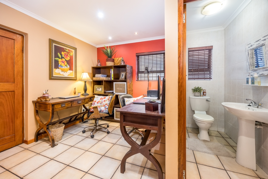 6 Bedroom Property for Sale in Brackenfell South Western Cape